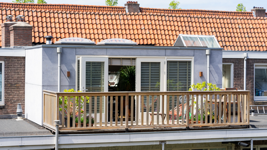 Dakopbouw en herindeling appartement, Amsterdam. Niesing Bouwbedrijf