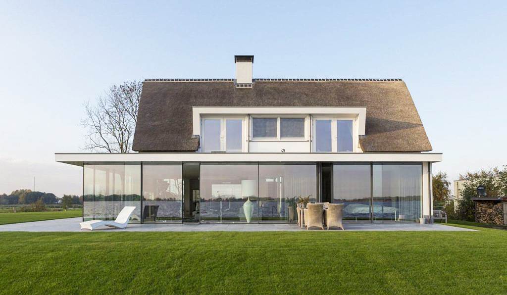 Luxe nieuwbouw villa gebouwd door Niesing Bouwbedrijf aan de Nieuwkoopse plassen